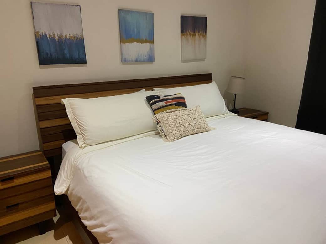 Primary room, King bed