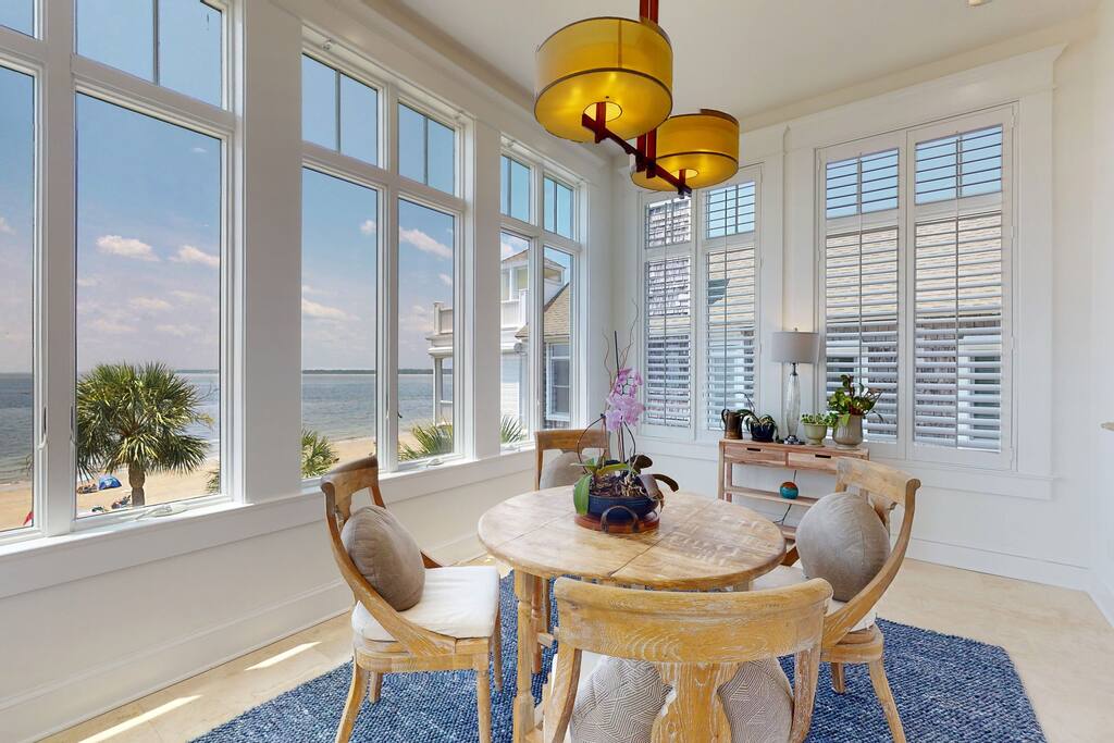 Breakfast area with amazing ocean views - third floor