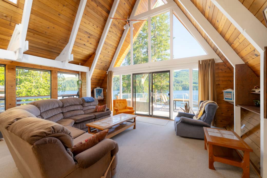 lake cabin rental on Sproat Lake, BC Canada