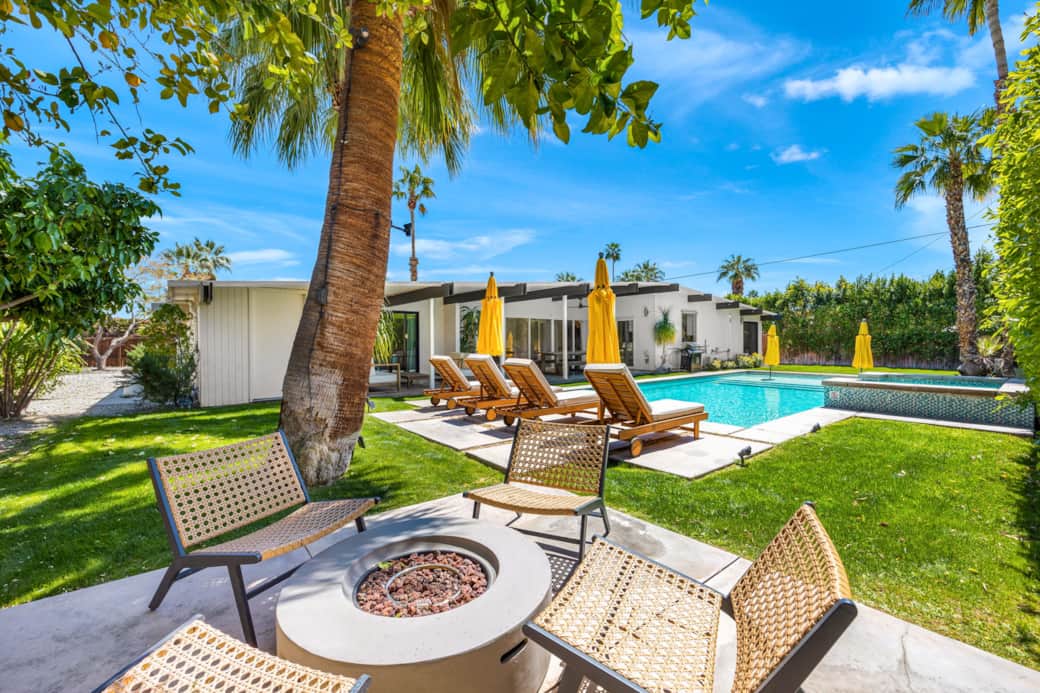 Backyard: Firepit
