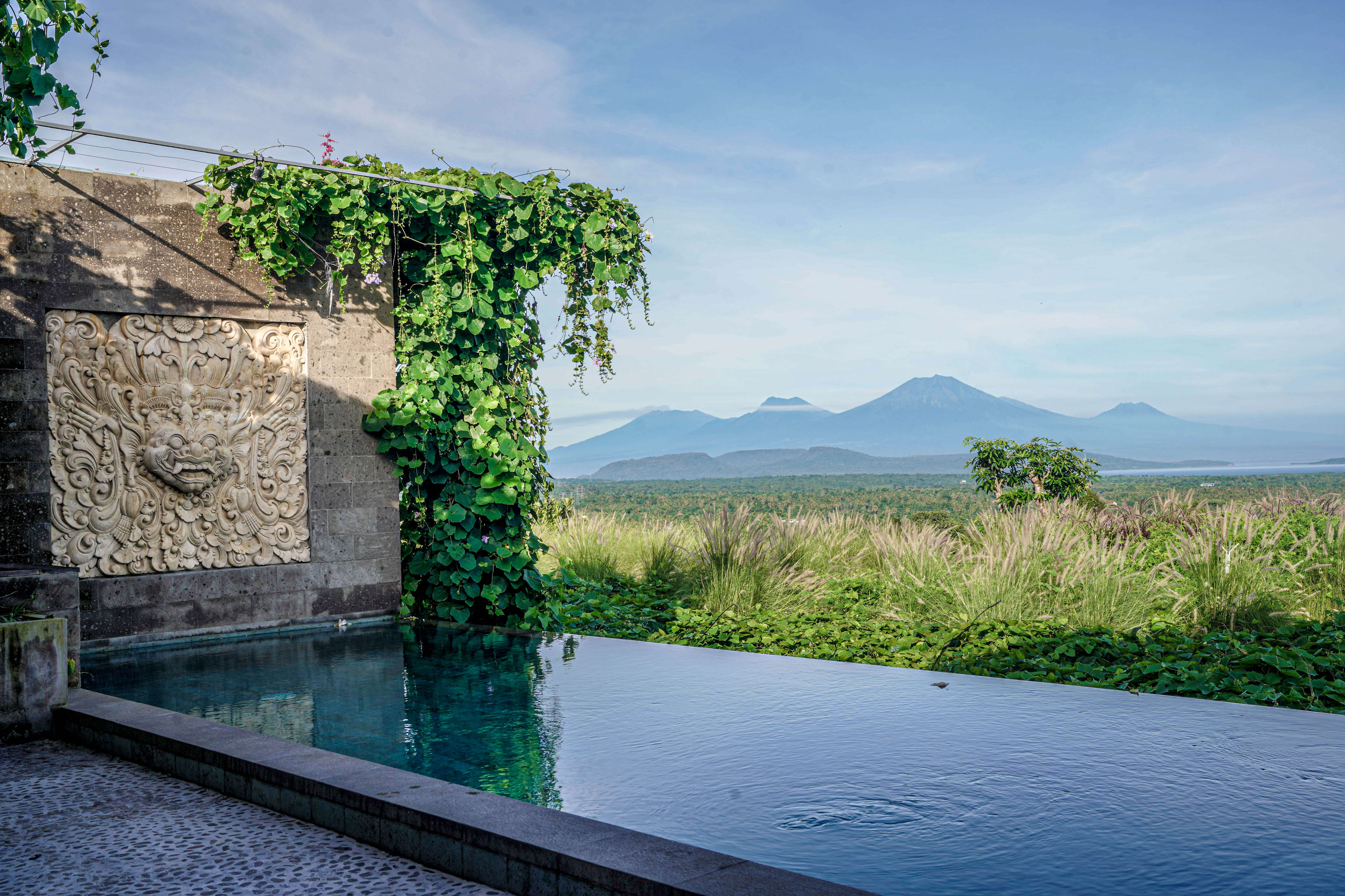 Exterior view of Villa Guus with modern design and landscaped garden