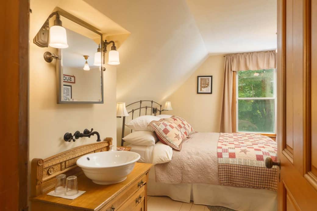 Sugar Room with queen bed and views of maples, a restful farmhouse retreat. Sugar Room with queen bed and views of maples, a restful farmhouse retreat.