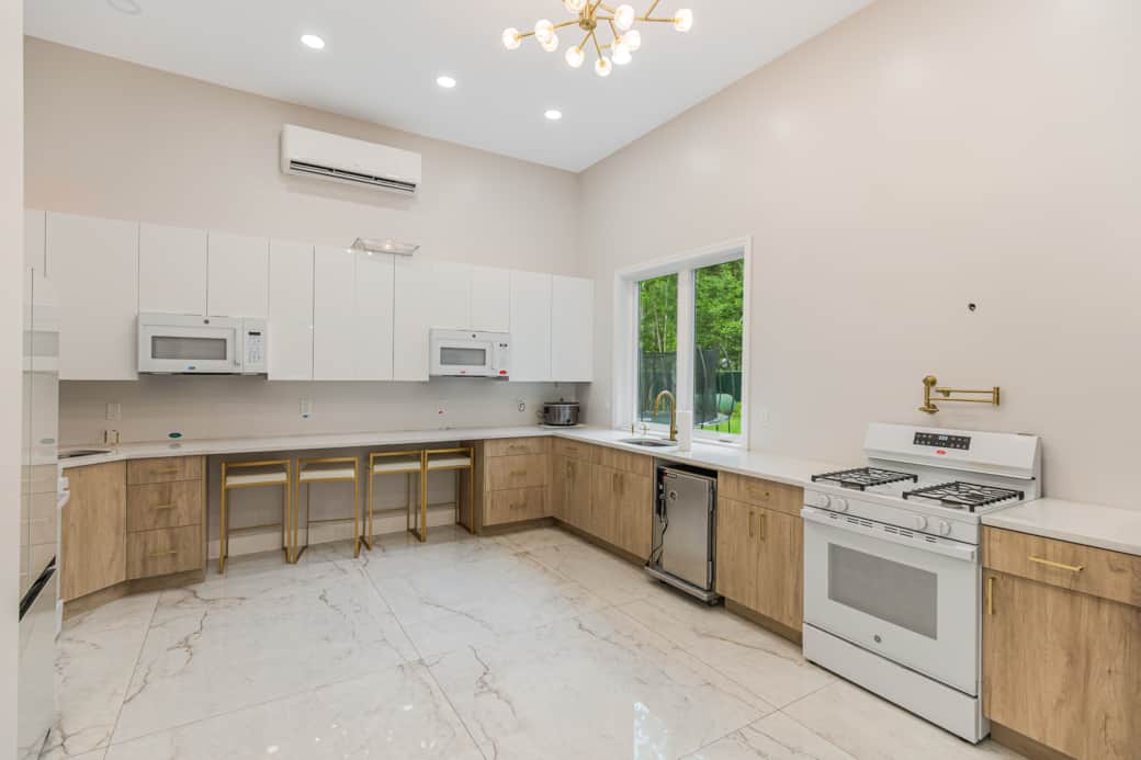 Kitchen (2) Kitchen (2)