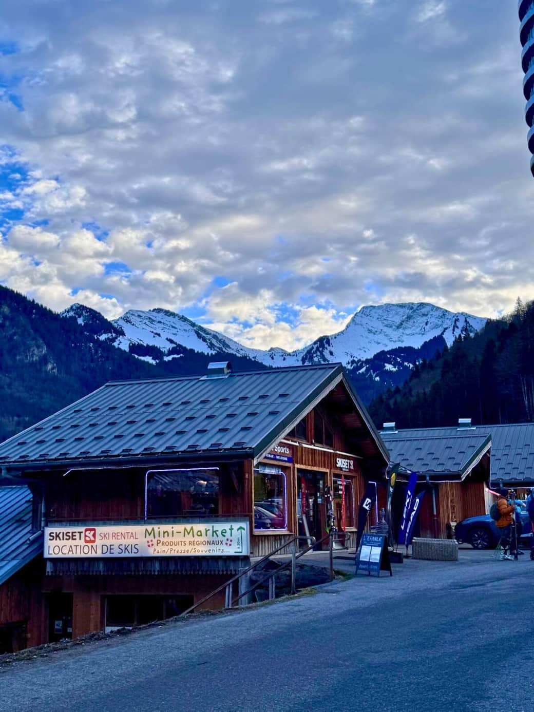 Vue montagne à Saint-Jean-d’Aulps – studio cosy au pied des pistes