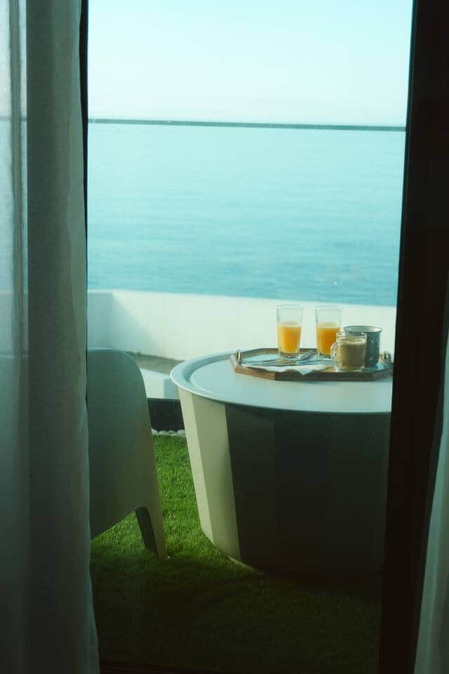 V -  Pequeno Almoço na Varanda