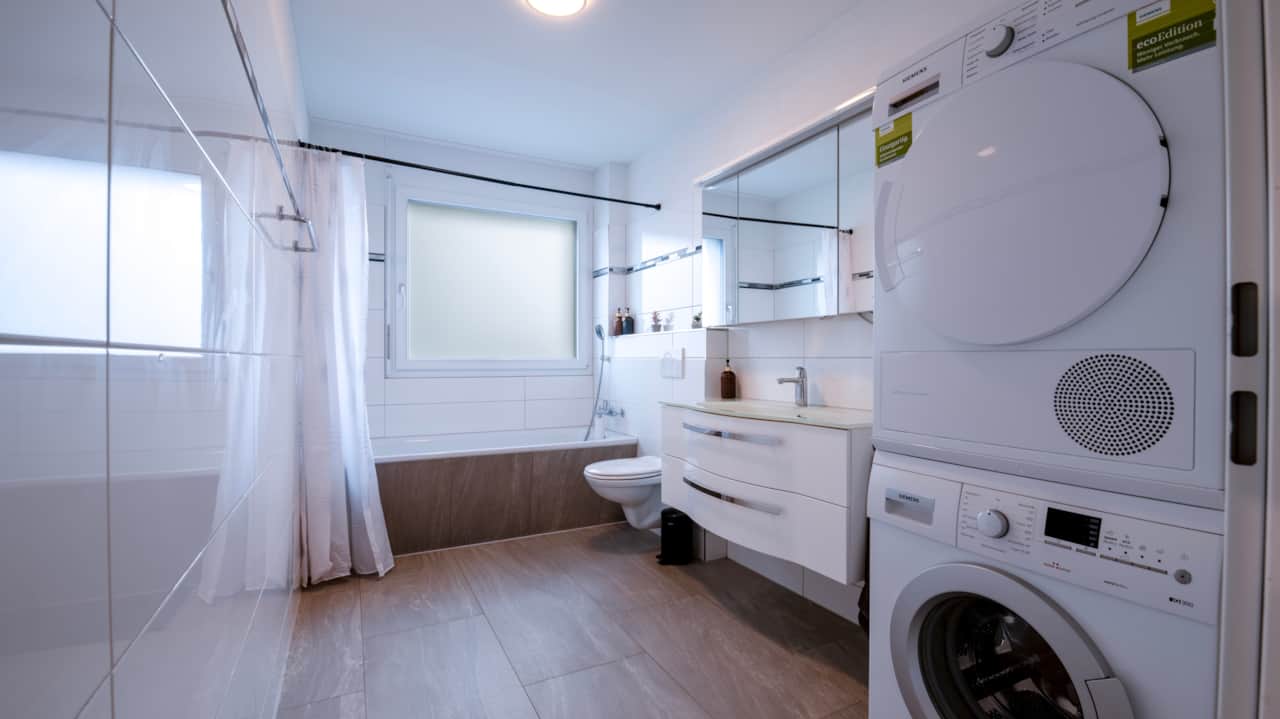 Bathroom 1 - Bathtub
