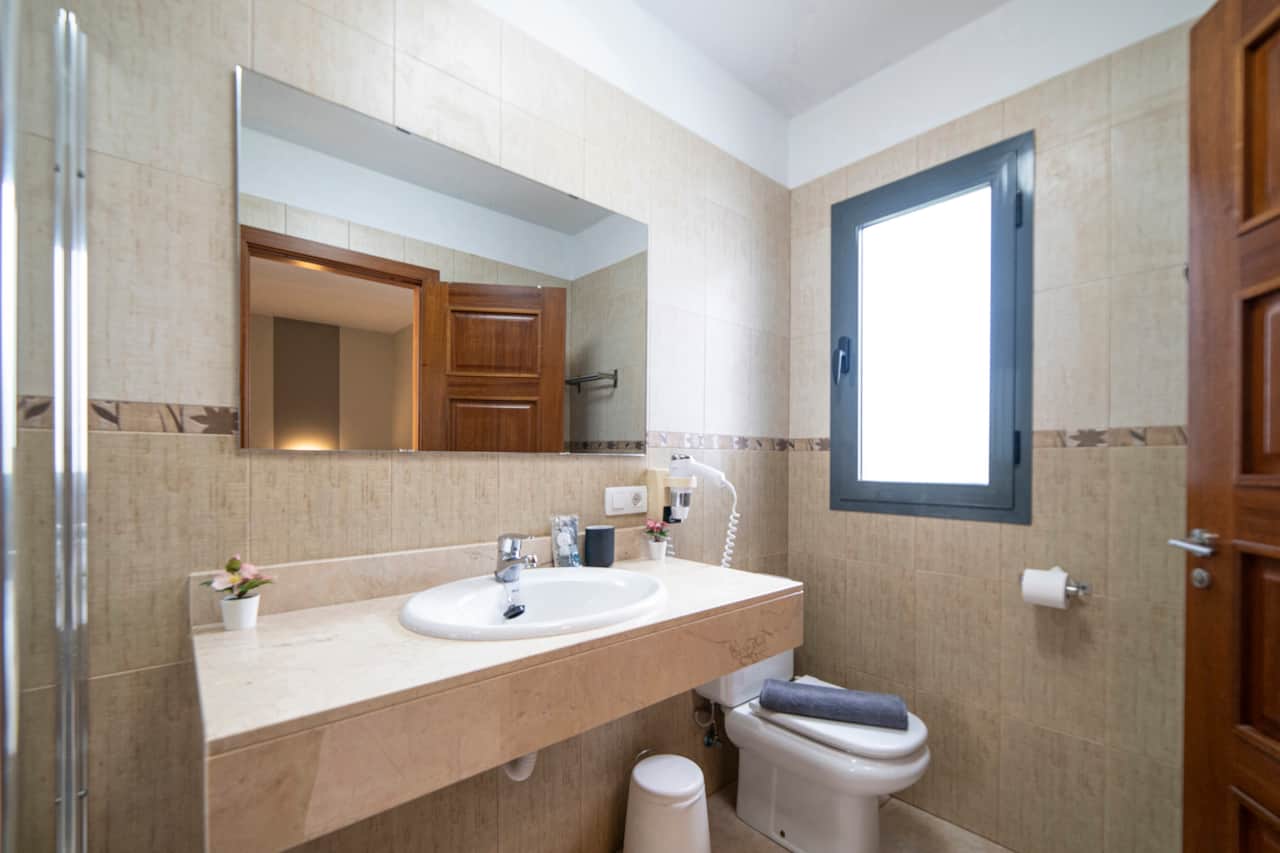 Bathroom upper floor