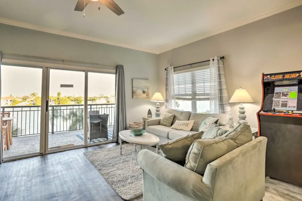 Living Room & Arcade Living Room & Arcade