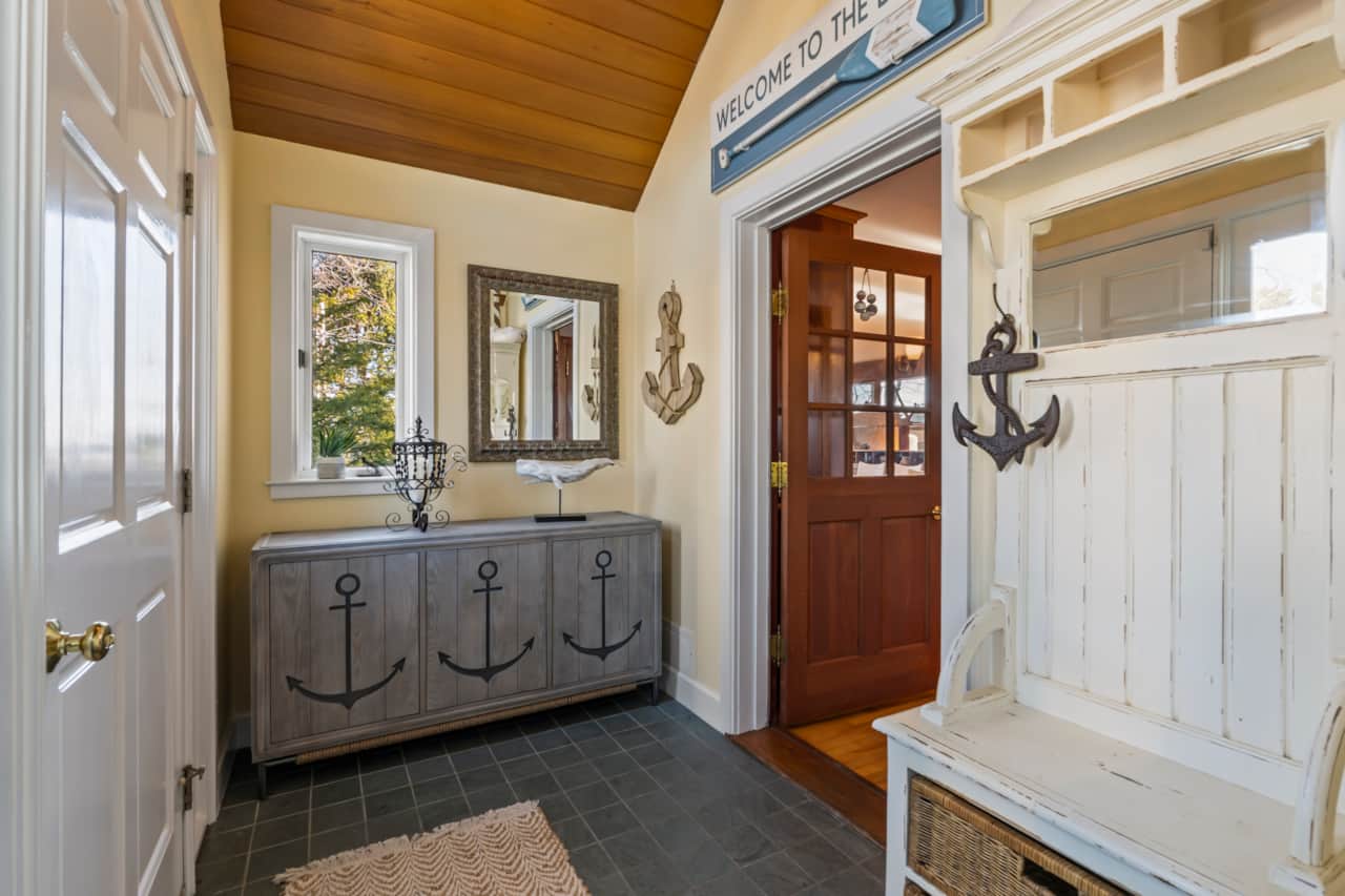 Entryway/mudroom