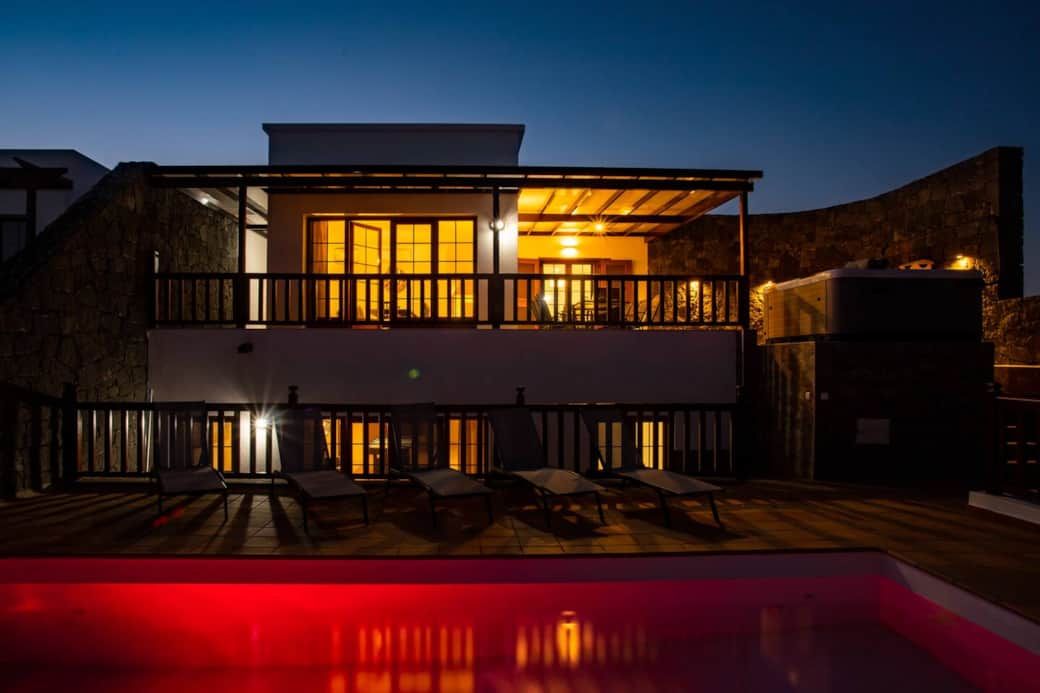 18.	Entspannen im privaten Jacuzzi der Villa Amana am Hang des Montaña Roja.