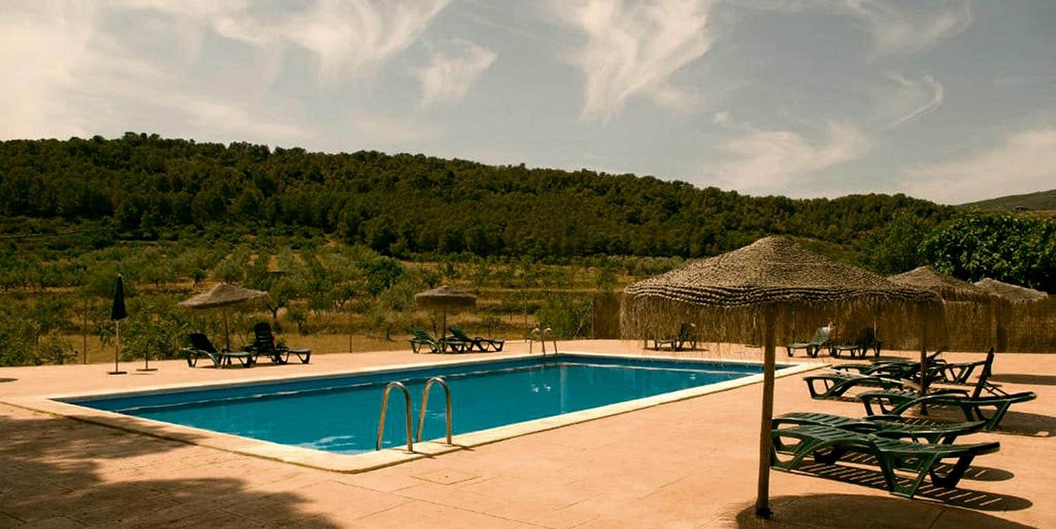 Piscina de la Masía de San Juan con vistas a la montaña, Altura, Castellón