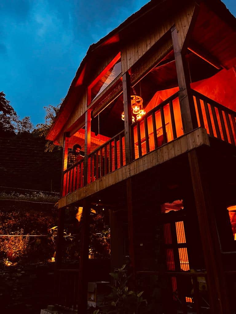 Matkandaa : a mud house Matkandaa : a mud house