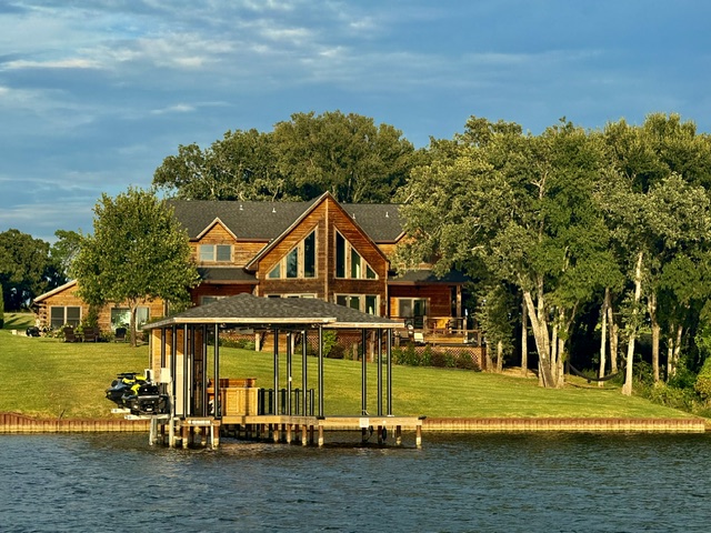 Paradise Cove Lakehouse