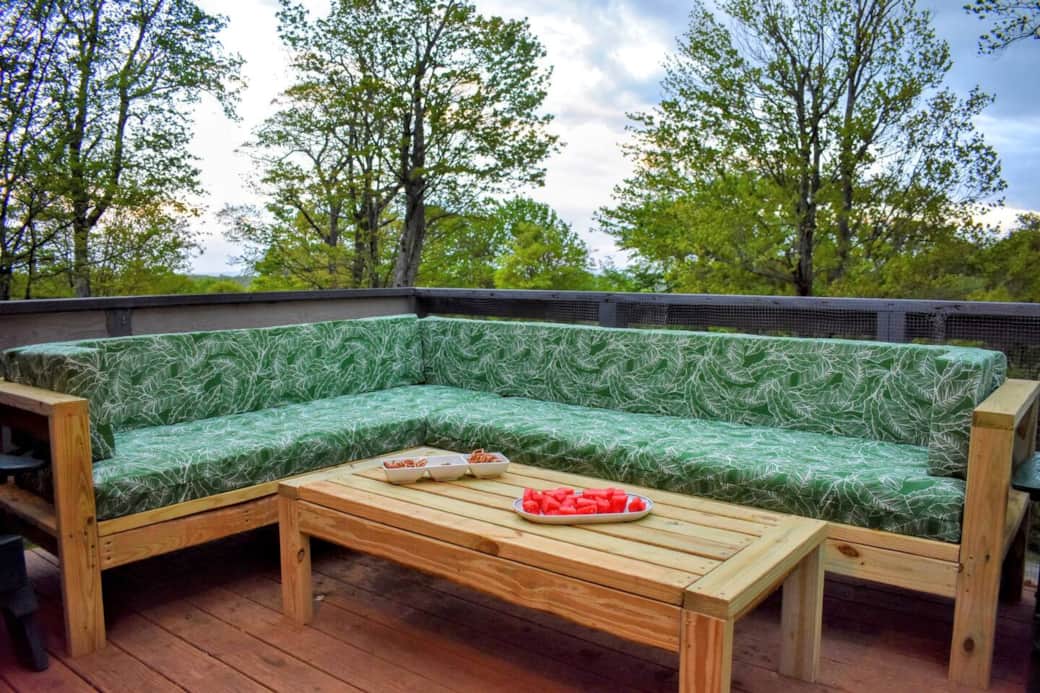 The balcony is quiet and overlooks the trees and rolling hills.