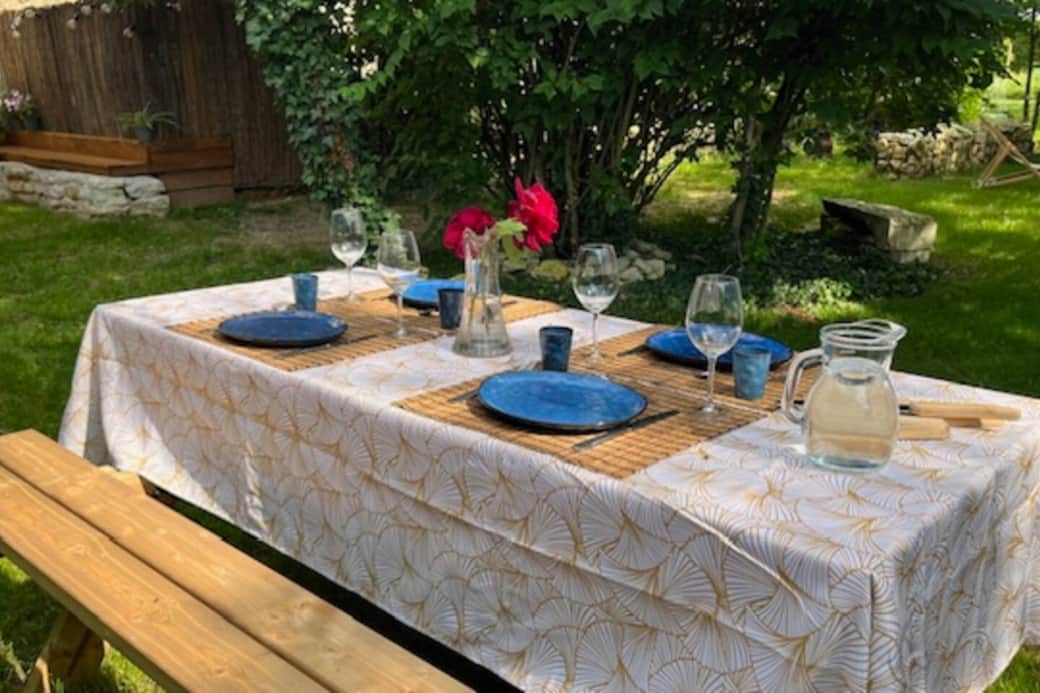 Déjeuner dans le jardin