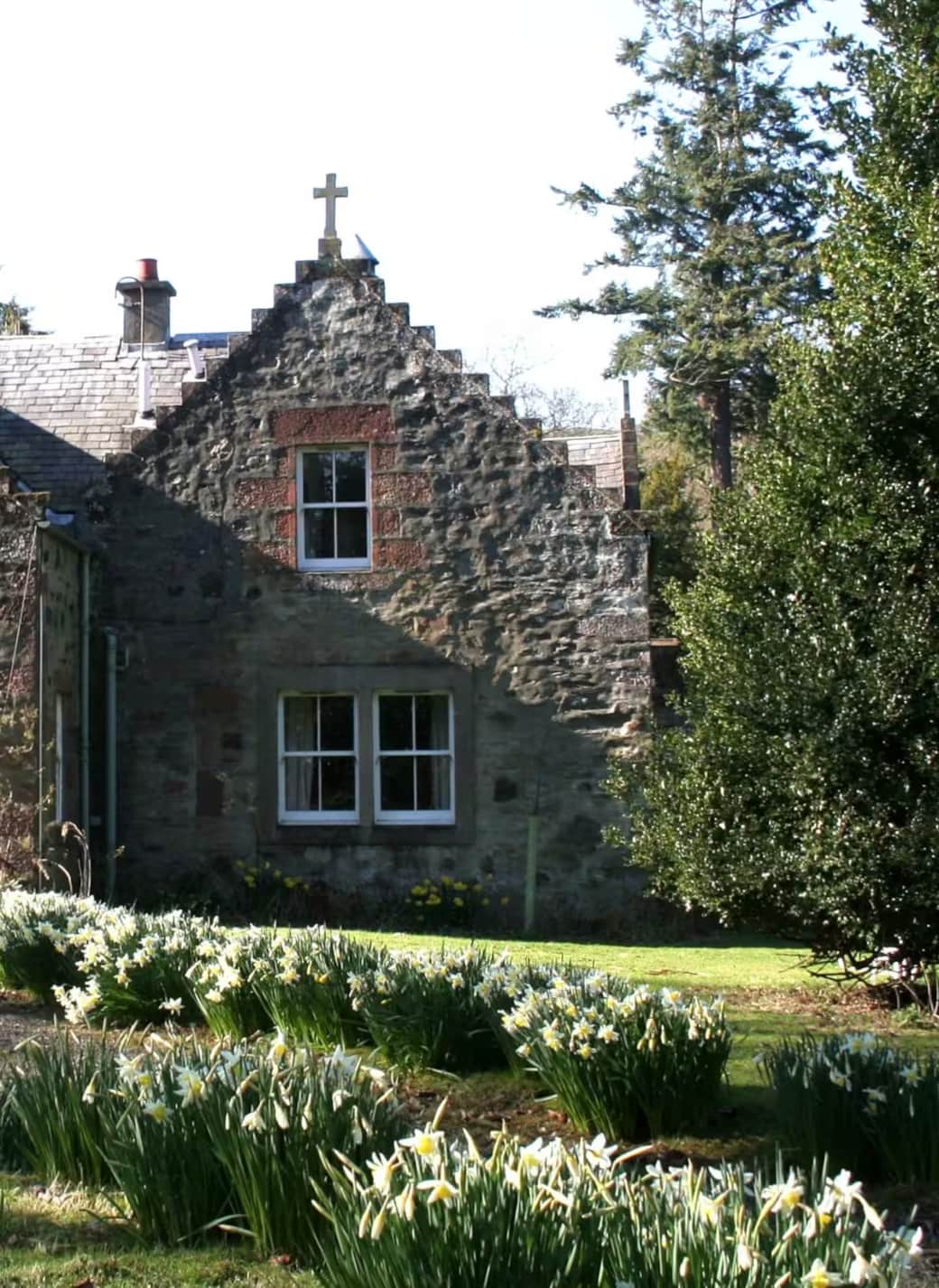 Sycamore Cottage is situated behind the castle in the former carriage house. Direct access to the ga Sycamore Cottage is situated behind the castle in the former carriage house. Direct access to the ga