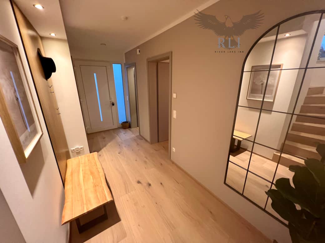 Eingangsbereich mit Garderobe Eingangsbereich mit Garderobe