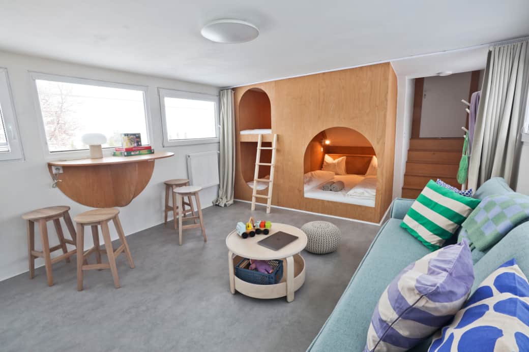 family apartment Cabin Day with sleeping boxes for 4-6 guests