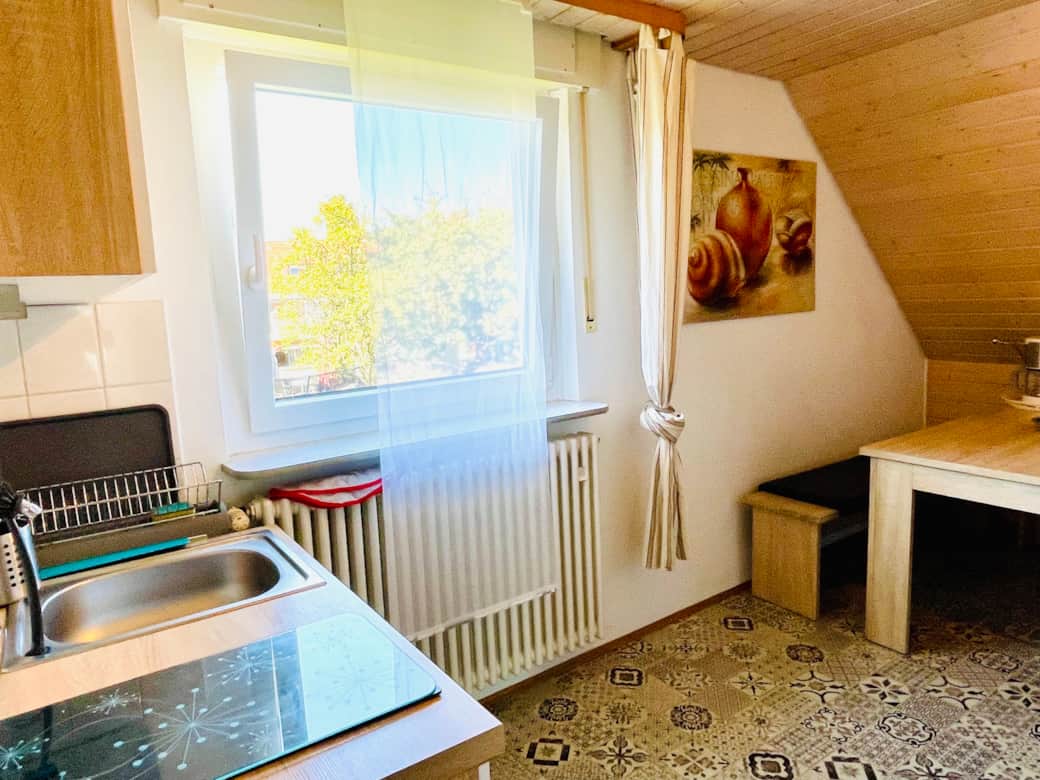 Küche mit 2Plattenherd|Spüle|Sitzecke 