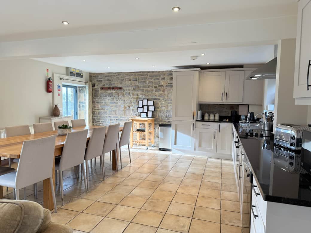 Foxglove fully-fitted kitchen