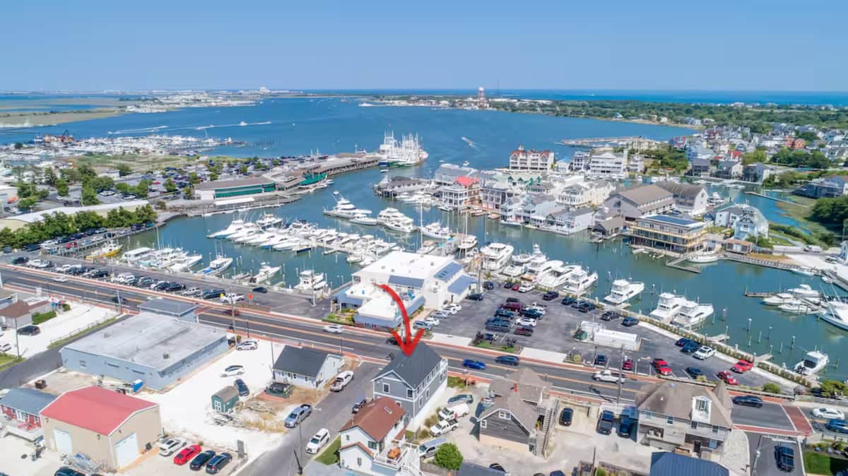 Fresh, modern home in a peaceful Cape May neighborhood. Stroll to great restaurants, bars, and the South Jersey Marina, with the Washington Street Mall just 1.5 miles away.
