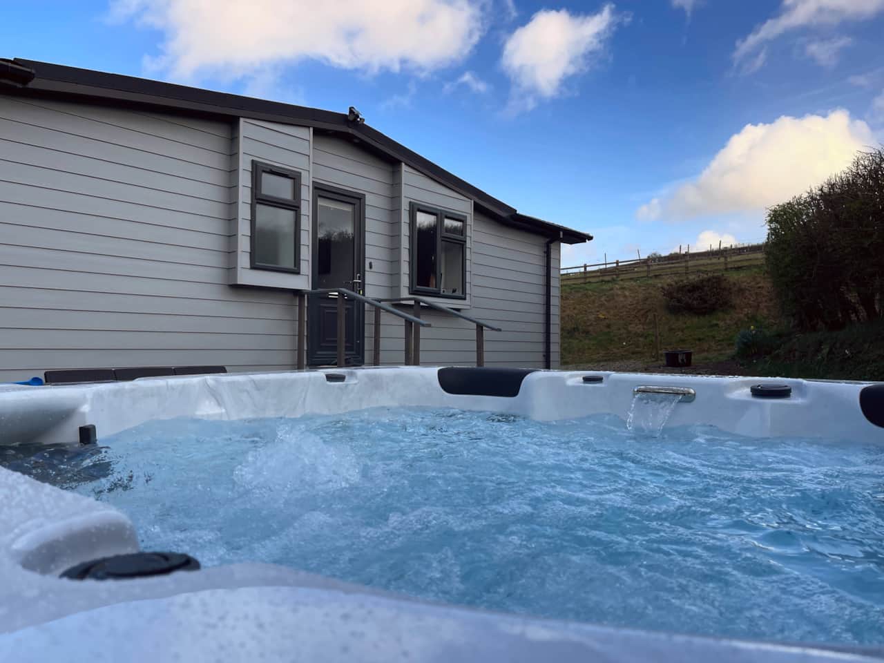 Hot tub and Outside