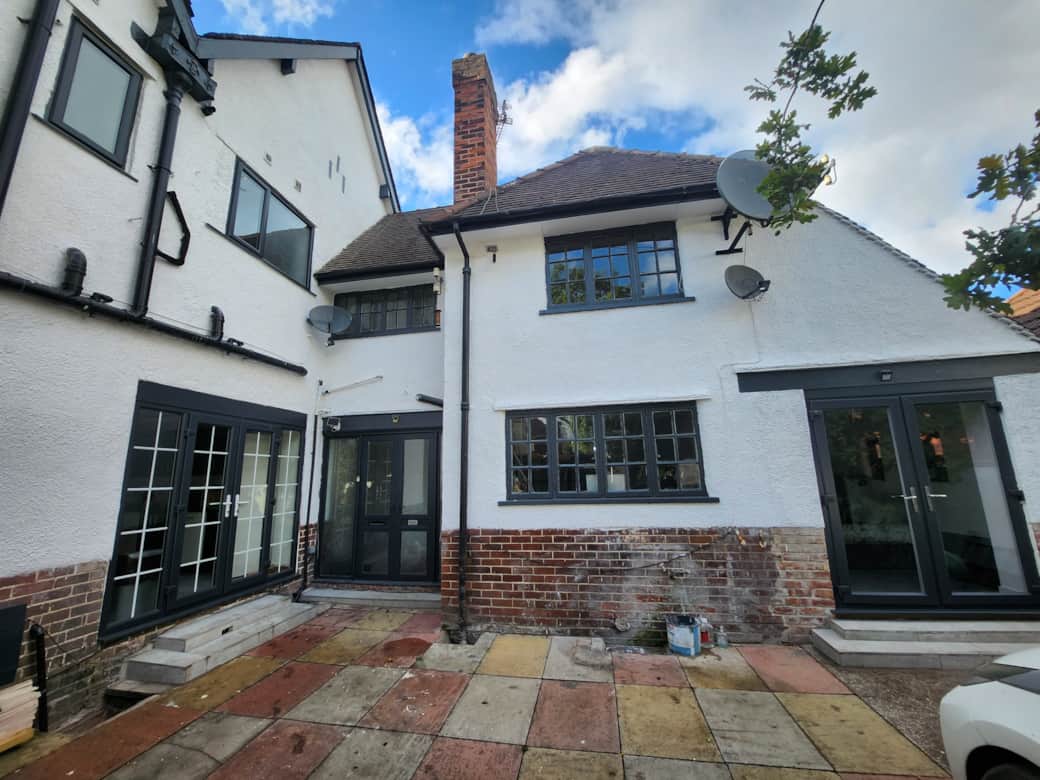 Charming Tudor White House Cottage  Room Apartment Old Trafford  Manchester 
