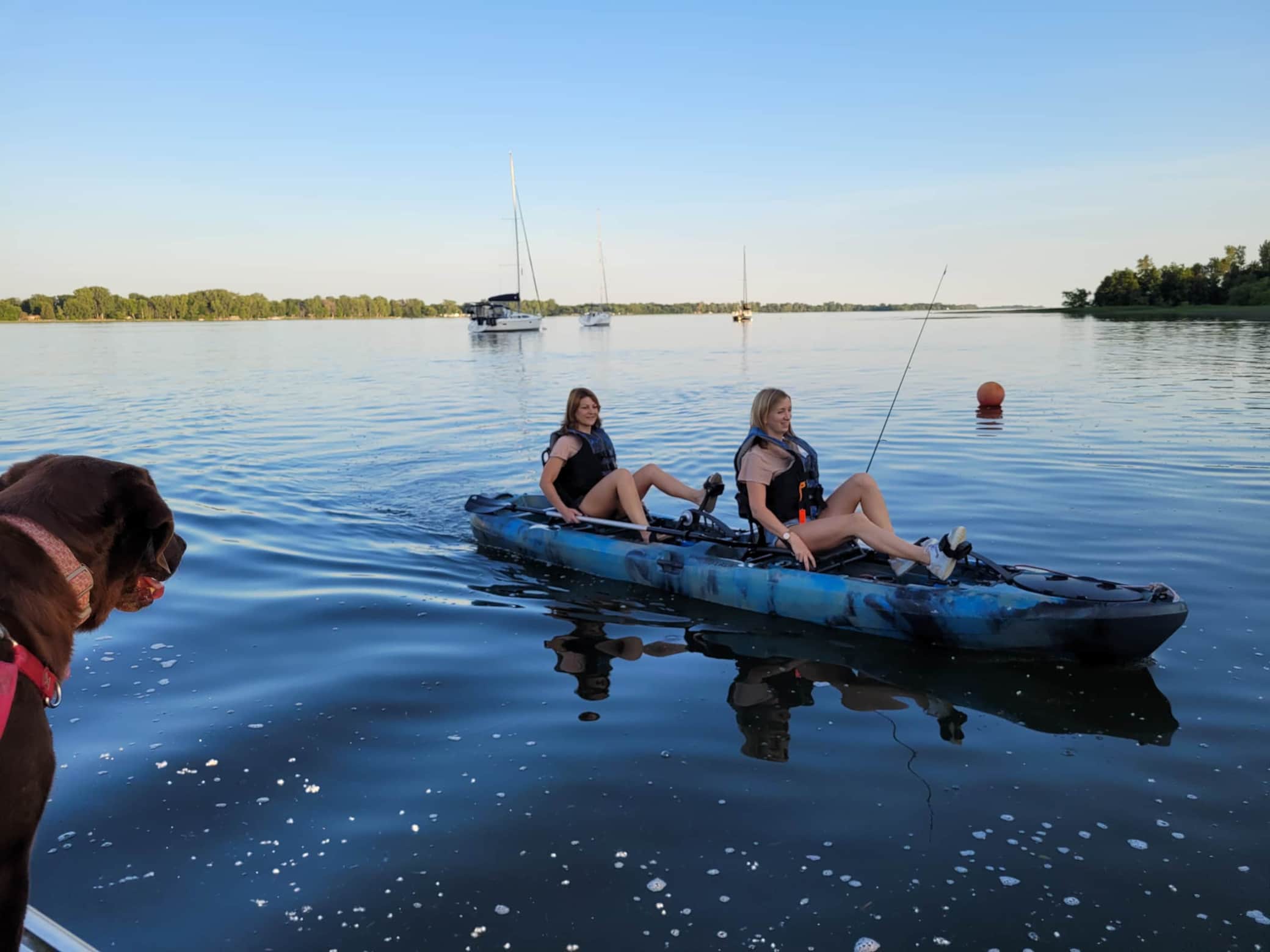 Kayak tandem à pédales avec porte-canne d'Aloberge sur le Richelieu