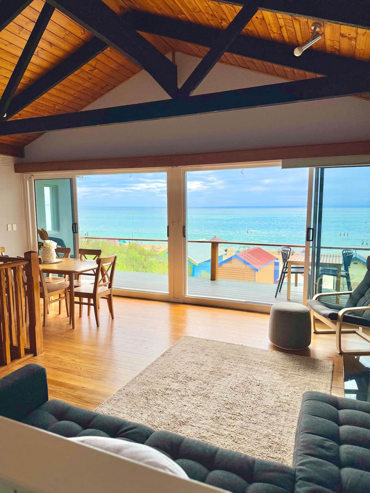 Upstairs lounge overlooking the beach 