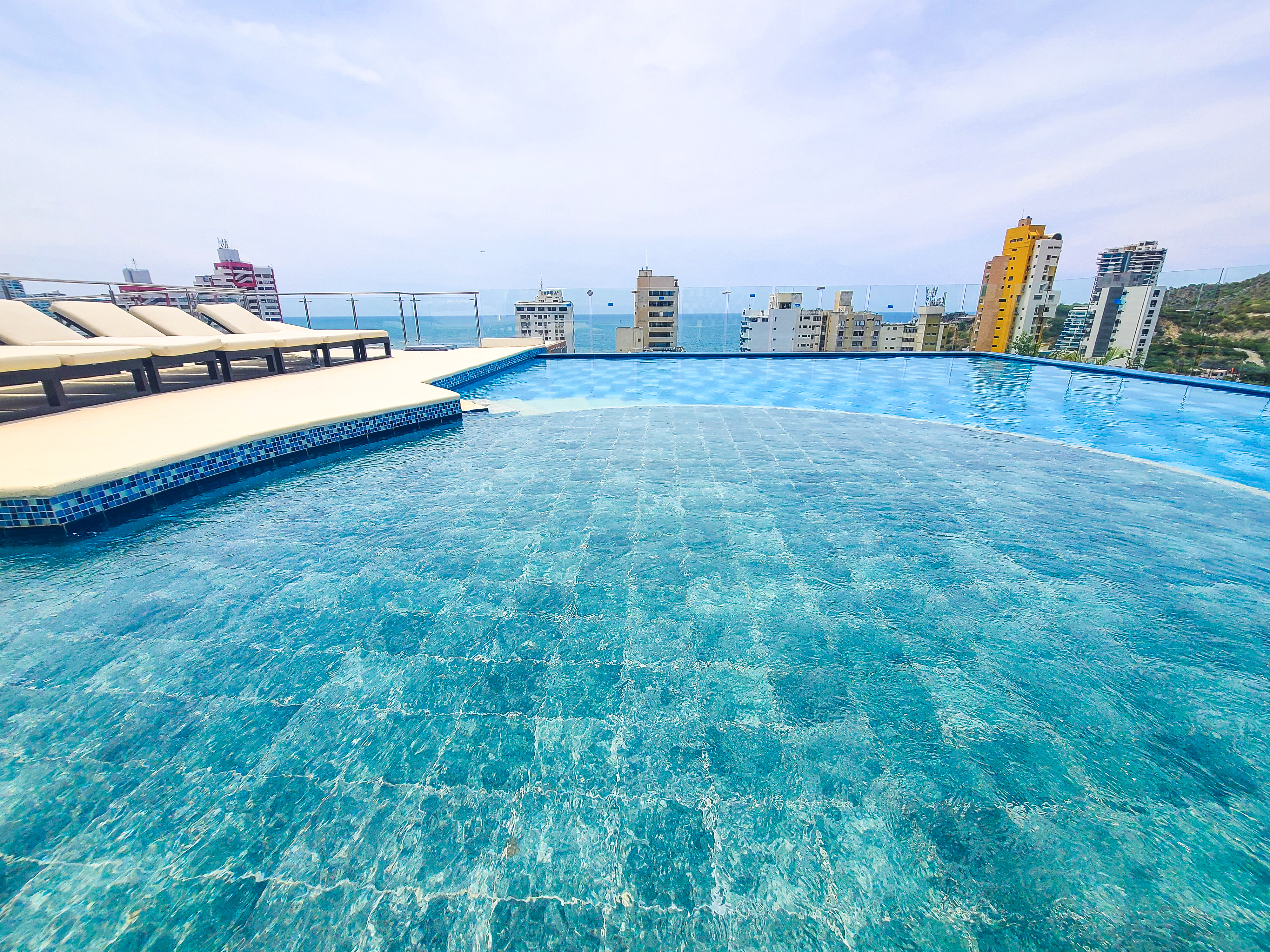 Apartamento Sky Golden en Rodadero con Piscina Increíble