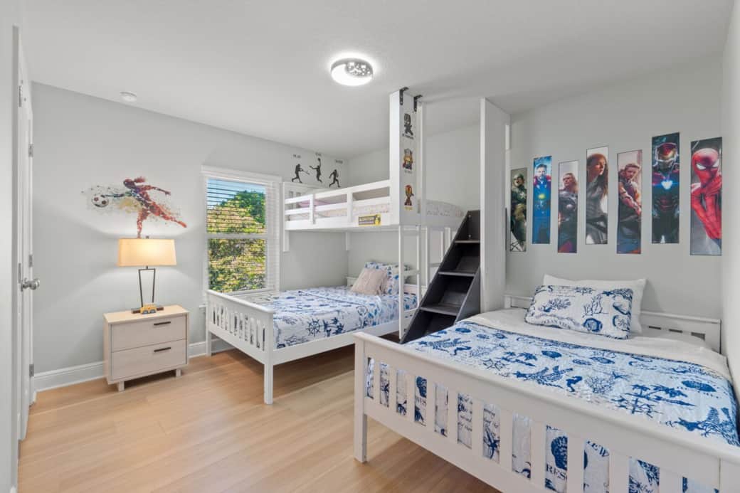 Two double beds and an additional twin bed on top, comfortably accommodating up to five guests. Two double beds and an additional twin bed on top, comfortably accommodating up to five guests.