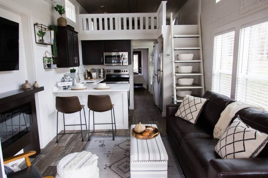 Where cozy meets minimalism: a tiny space with endless charm