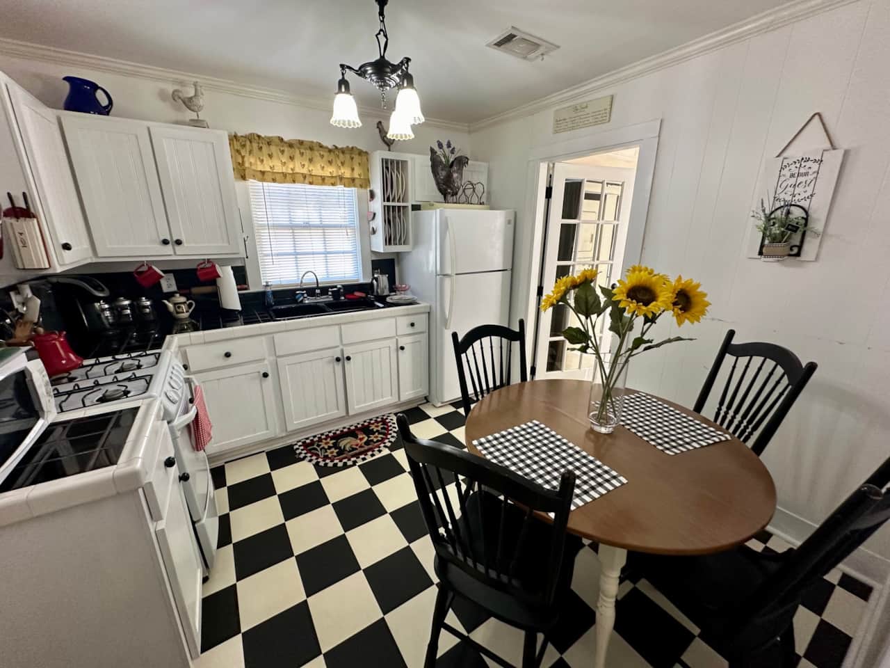 Full Kitchen & Dining Room Table