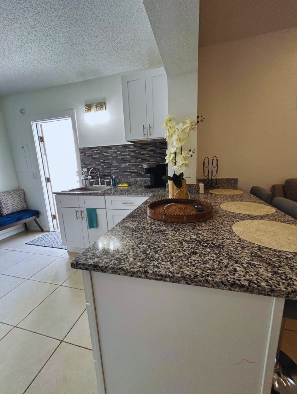 Breakfast bar with beautiful placemats and stylish decor for added comfort. Lakeland, FL Breakfast bar with beautiful placemats and stylish decor for added comfort. Lakeland, FL