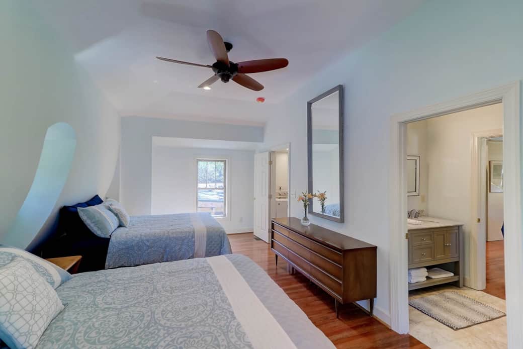 25 X 12 Bedroom with two queen beds