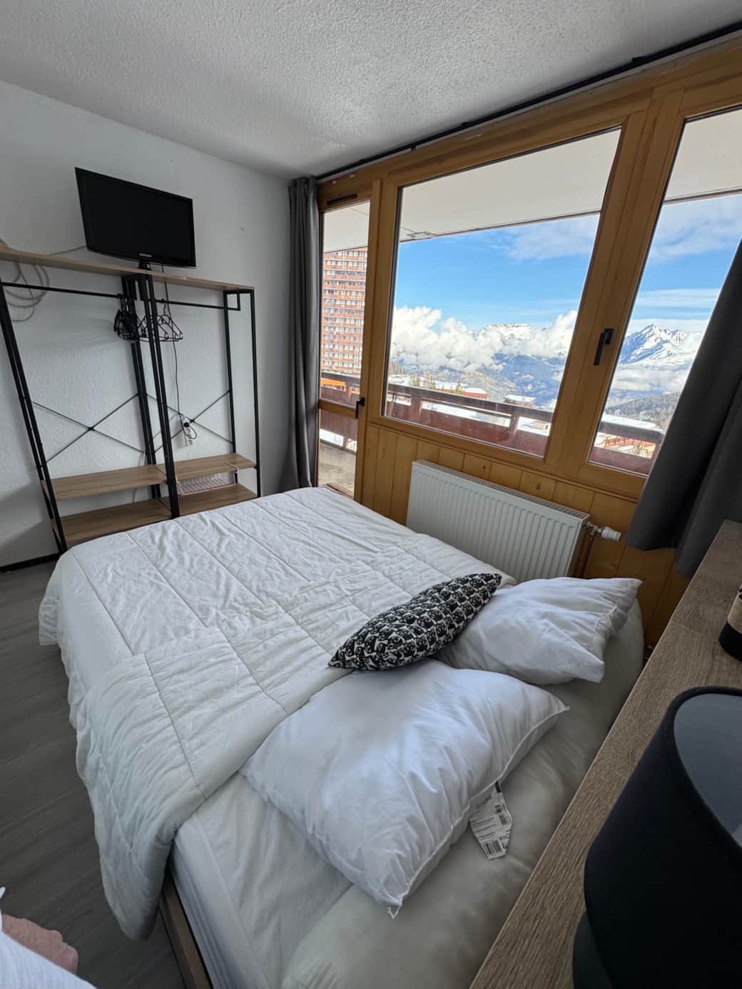 Chambre parentale et vue sur la vallée