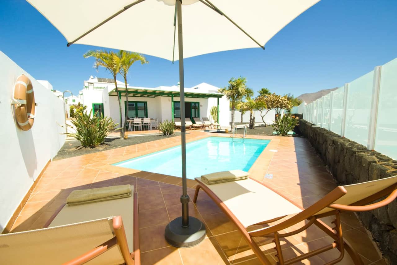 Relaxation area by the pool at Villa Costa Papagayo 23 Playa Blanca
