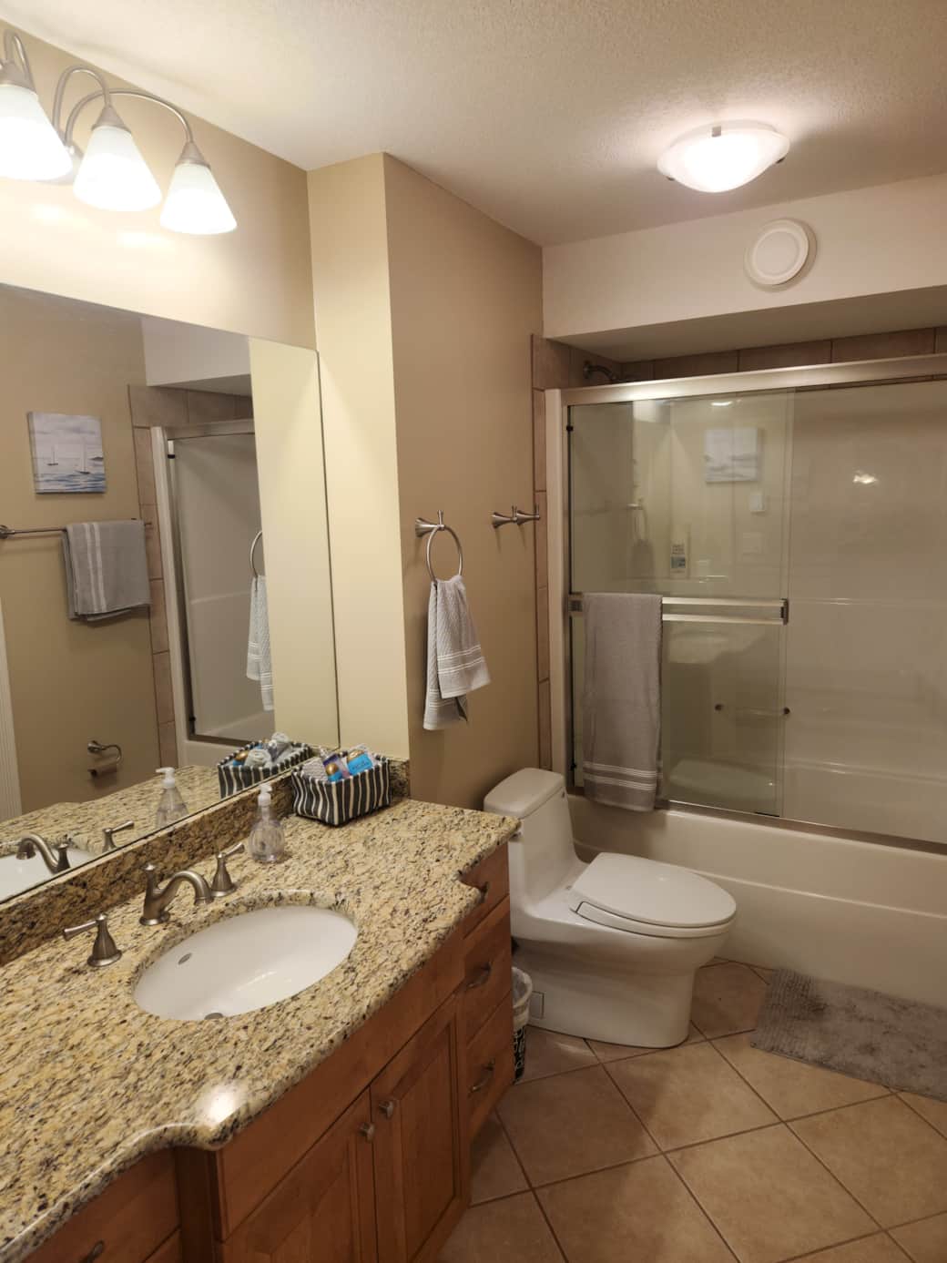 Main bathroom Main bathroom