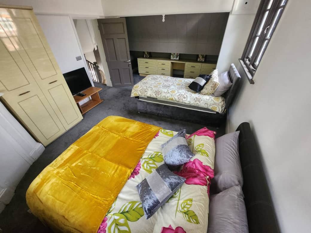 Charming Tudor White House Cottage Room Apartment Bedroom Old Trafford Manchester Charming Tudor White House Cottage Room Apartment Bedroom Old Trafford Manchester