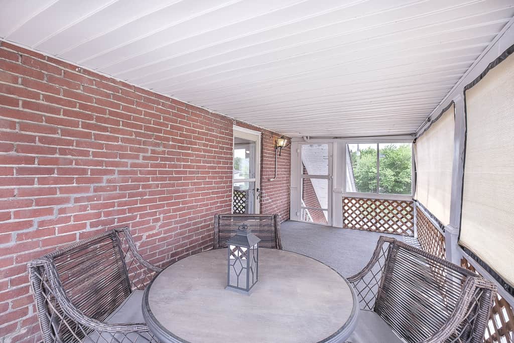 Screened-in porch Screened-in porch