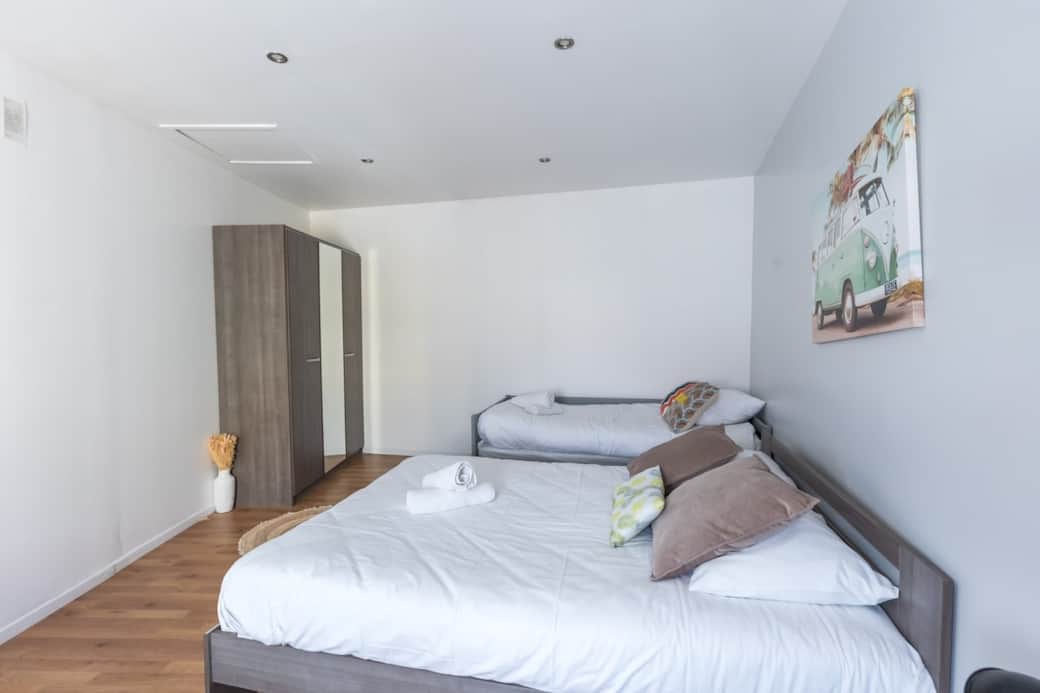 Chambre 6, au 2ème étage, avec lit double et lit gigogne dépliant 2 places