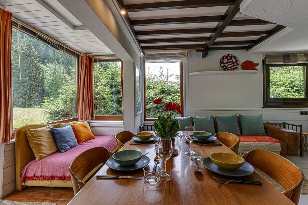 Sunny living /dinning with uninterrupted views of Mont Blanc