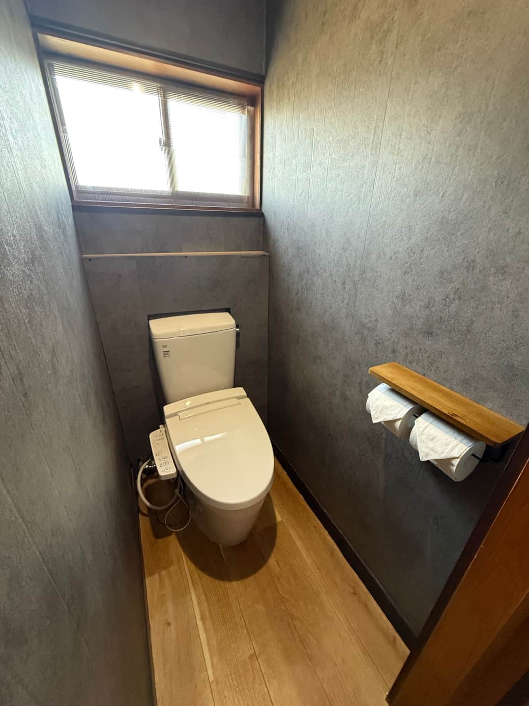 Toilet 1 