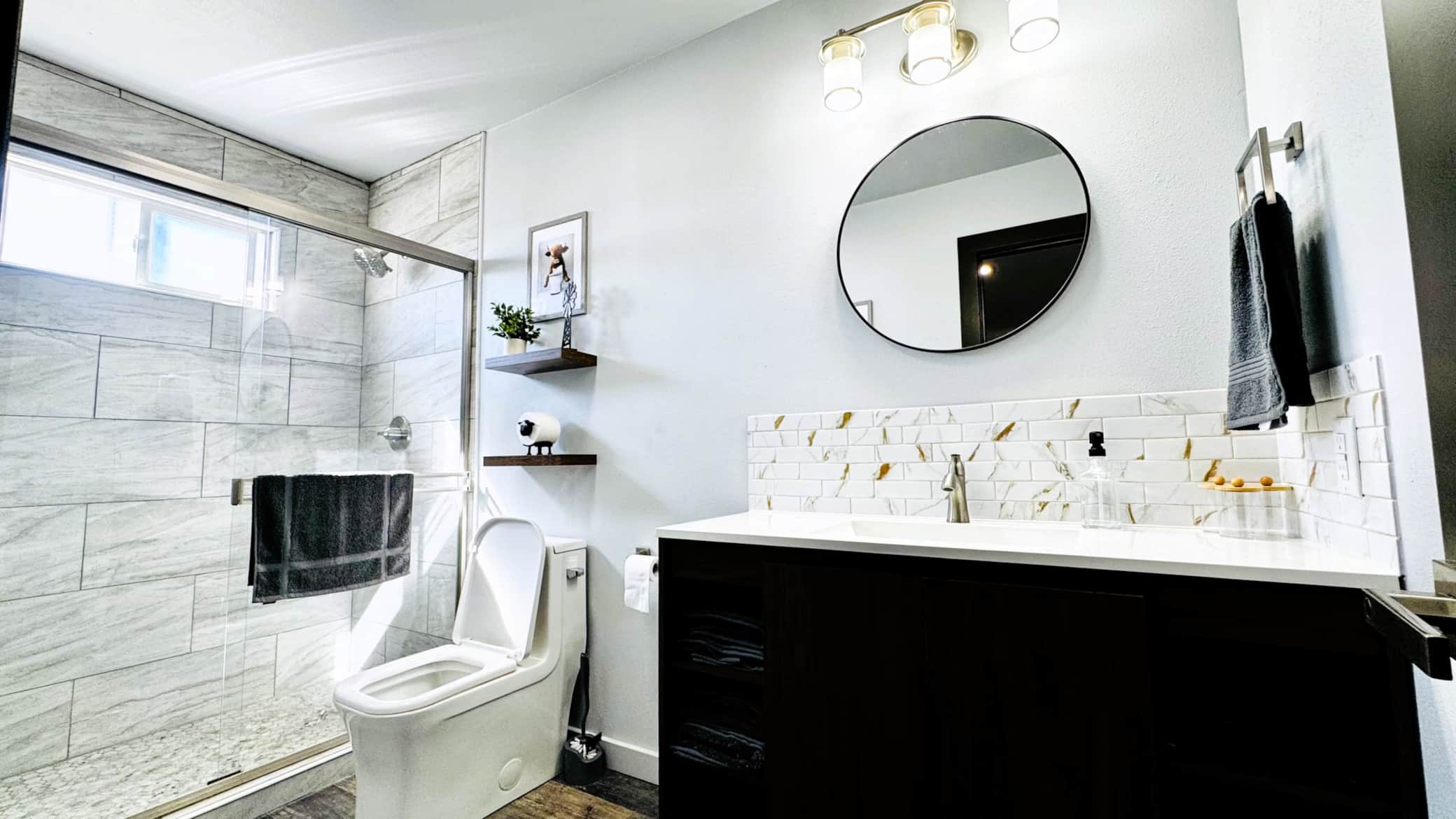 Claystone Cabin Bathroom