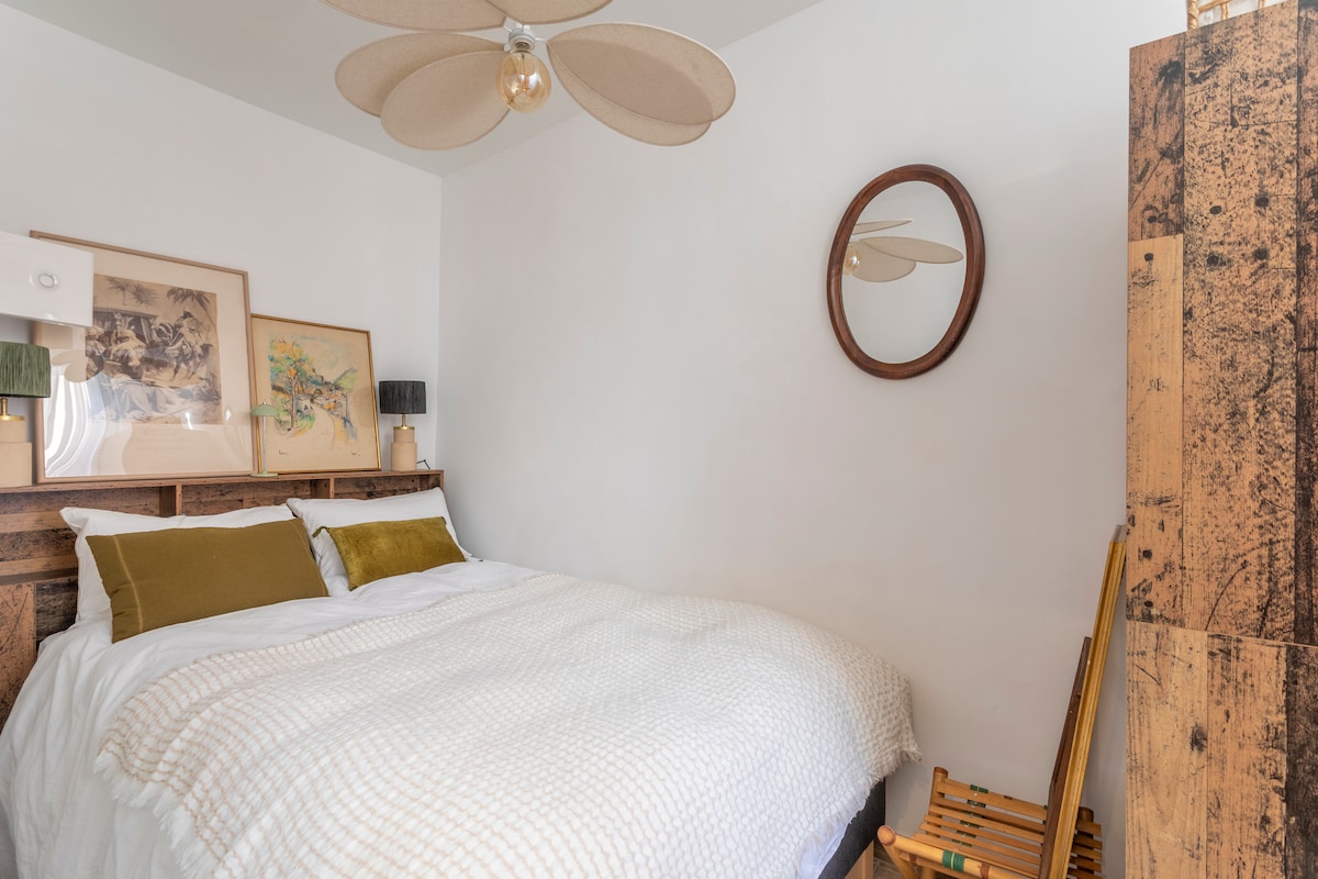 Beautiful apartment in downtown Aix, AC