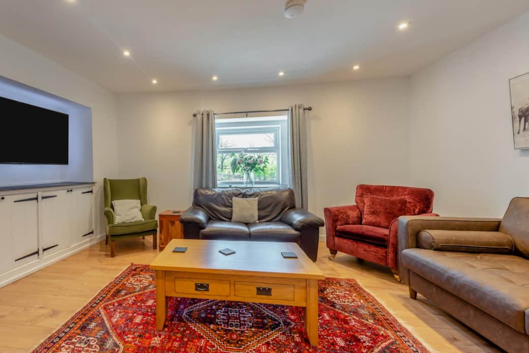 Living Room with smart TV and Netflix