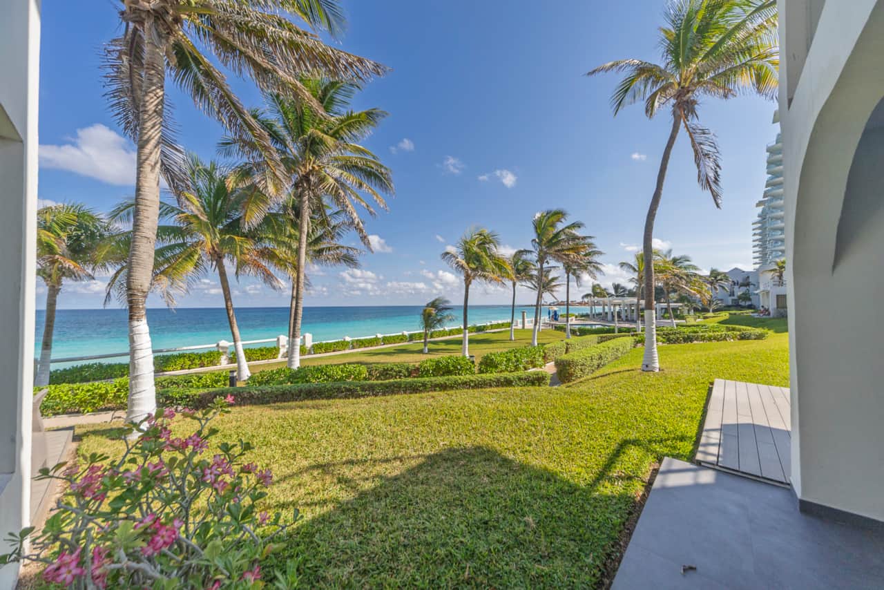 Patio view of the beach, Villas Nizuc 29