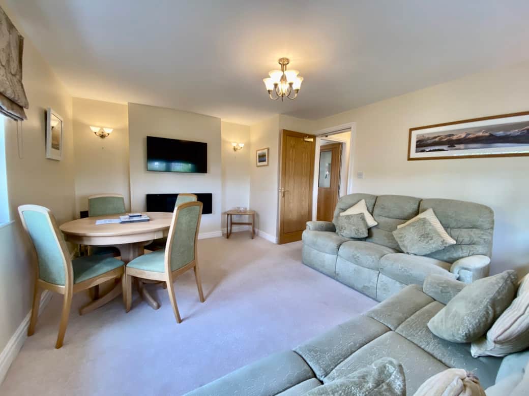 8 Howrahs Court Lounge Diner 8 Howrahs Court Lounge Diner