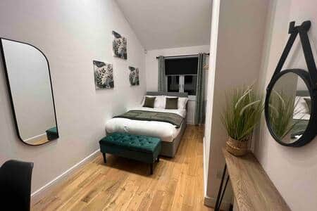 Main King Bedroom - downstairs, with TV and Netflix, Amazon Prime and Disney + Main King Bedroom - downstairs, with TV and Netflix, Amazon Prime and Disney +