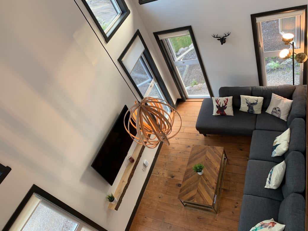 Salon 2e avec vue sur la station de ski